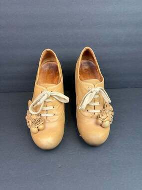 CHIE MIHARA SHOES ROSETTE BOOTIES PLATFORM HEELS BLOM $515 CAMEL US 9 EURO 39.5